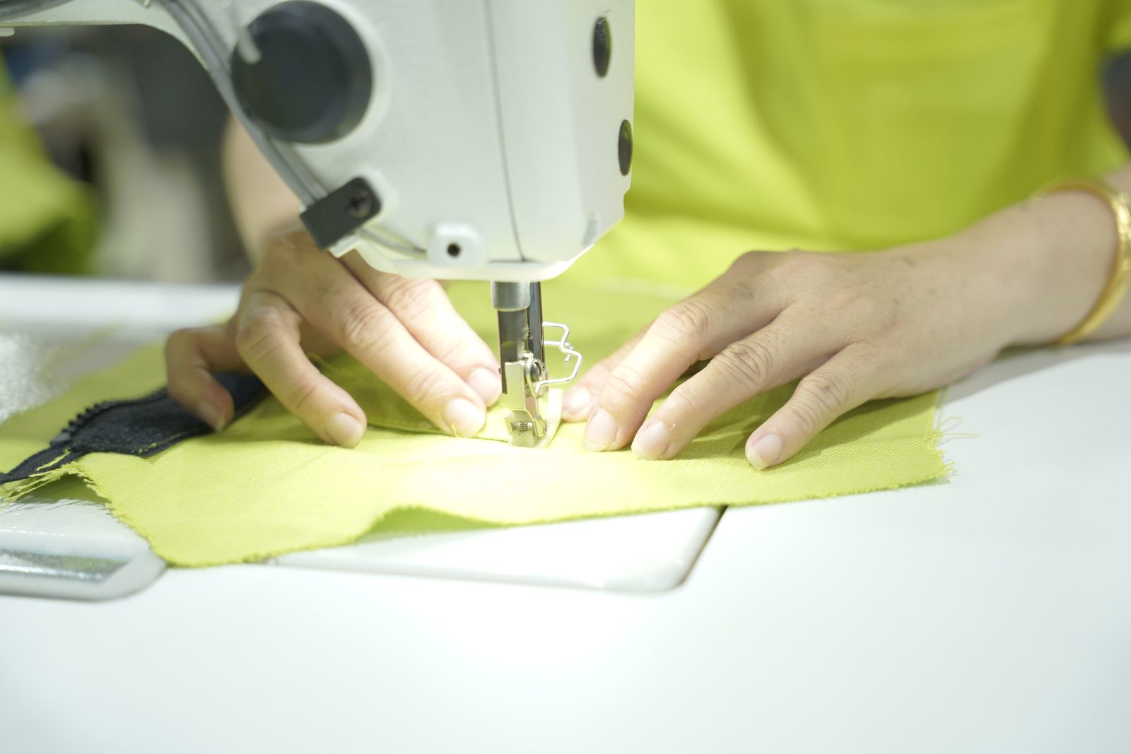 Every fabric code is trial sewn before entering formal sampling.