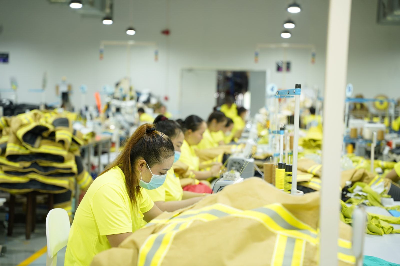 One line can run several fabric weights depending on the product family.